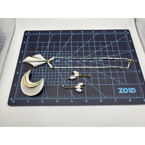 Vintage Trifari Enamel Necklace SA Crescent Brooch Earrings READ J2-3030 - Picture 5 of 10